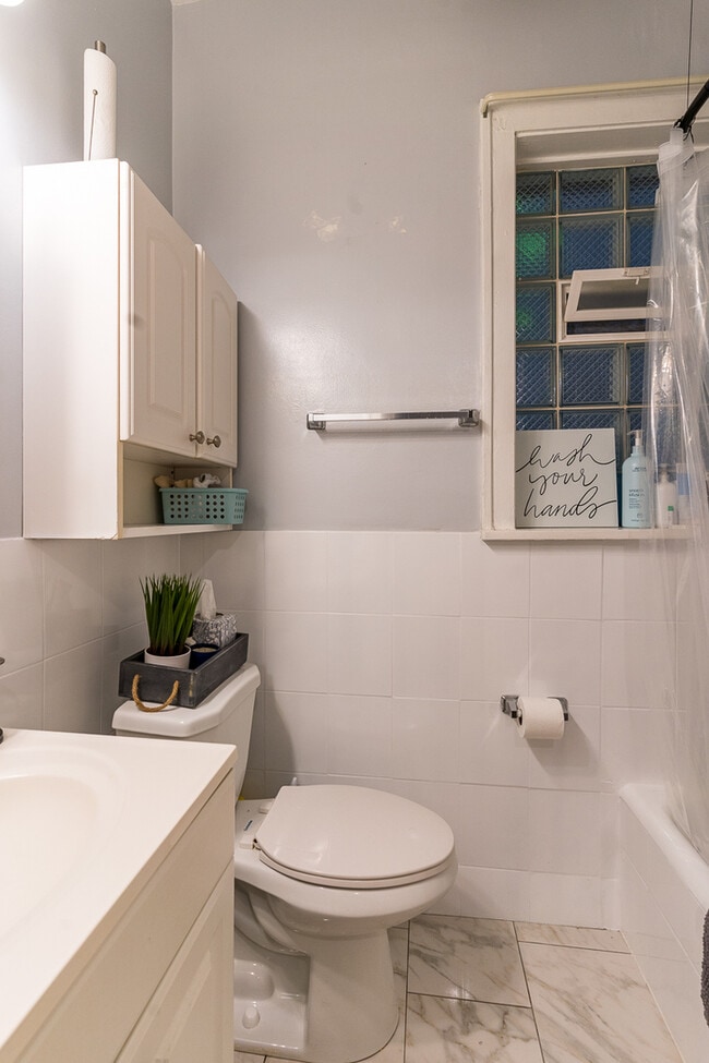 Building Photo - 7531 N Seeley Ave