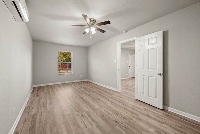 Building Photo - "Spacious 3-Bedroom Home in Fort Worth wit...