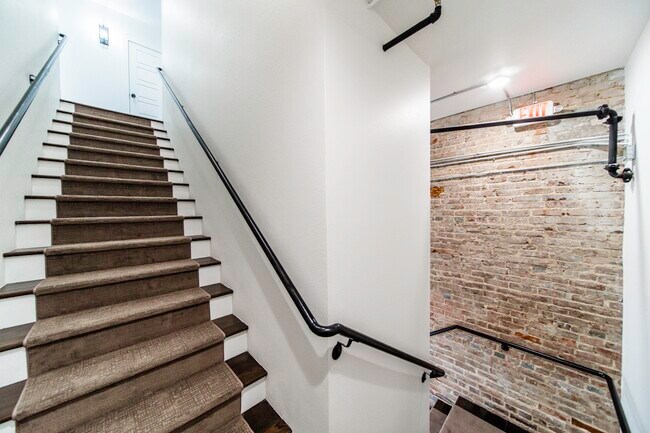 Building Photo - 115 Gilmer St