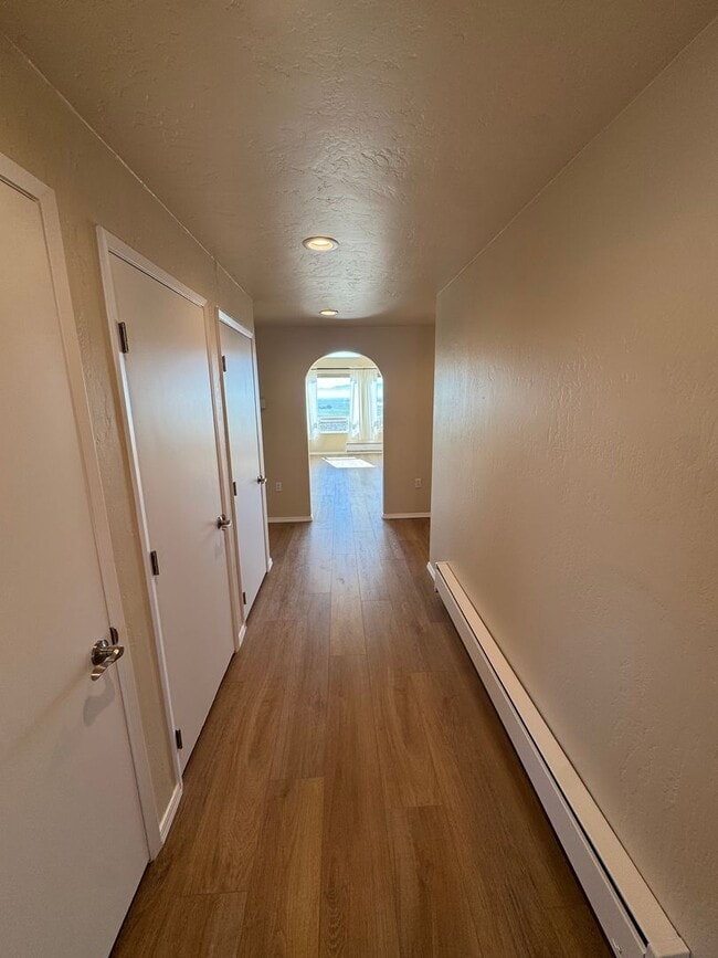 Building Photo - 3-Bedroom Home with Spectacular Views and ...