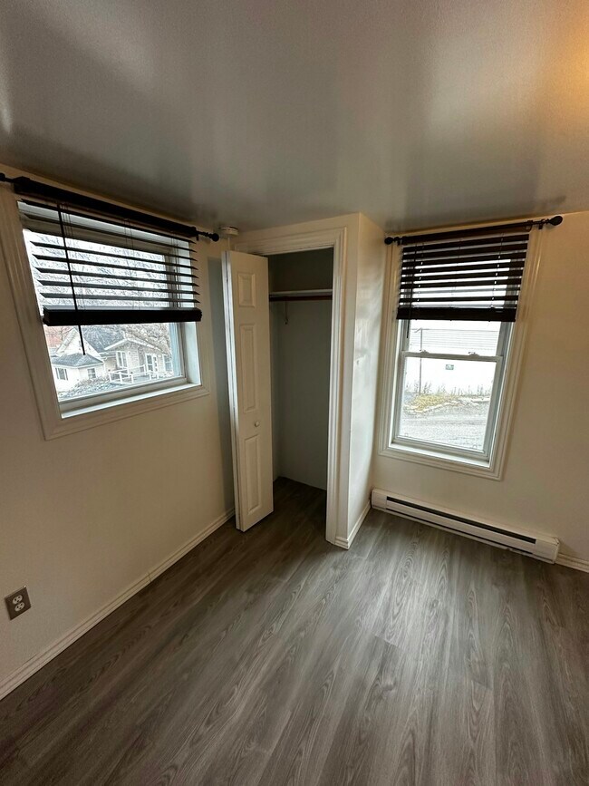 Building Photo - 240 Main St