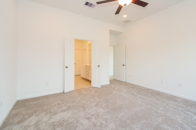 Building Photo - 9451 Vis Fls Trce