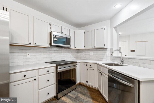 Building Photo - 5227 Regal Ct