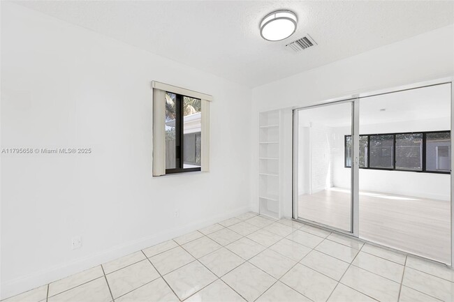 Building Photo - 3241 SW 40th Ave