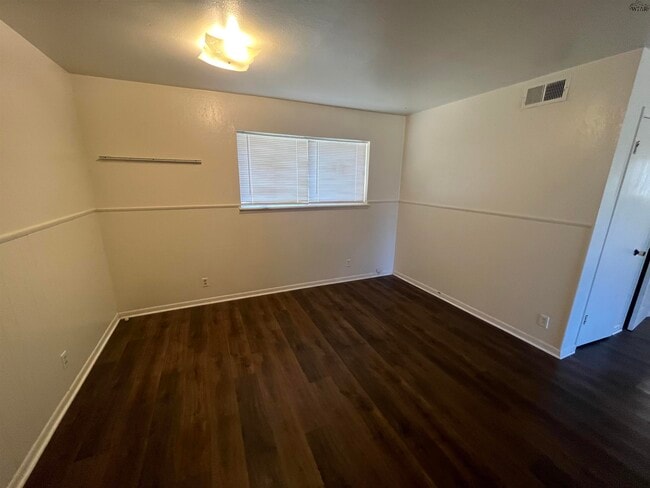 Building Photo - 5129 Parklane Dr