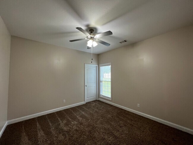 Building Photo - 407 Tradewind Trl