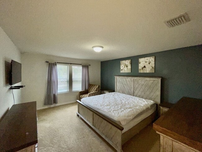 Building Photo - Spacious 5-Bed / 4.5-Bath Townhome w/ Private Pool & Sundeck in Gated Oakmont at Solterra Near Di...