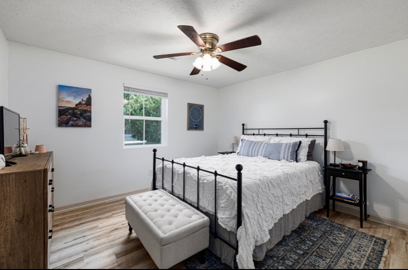 Bedroom 2 - 223 Woodglen Dr