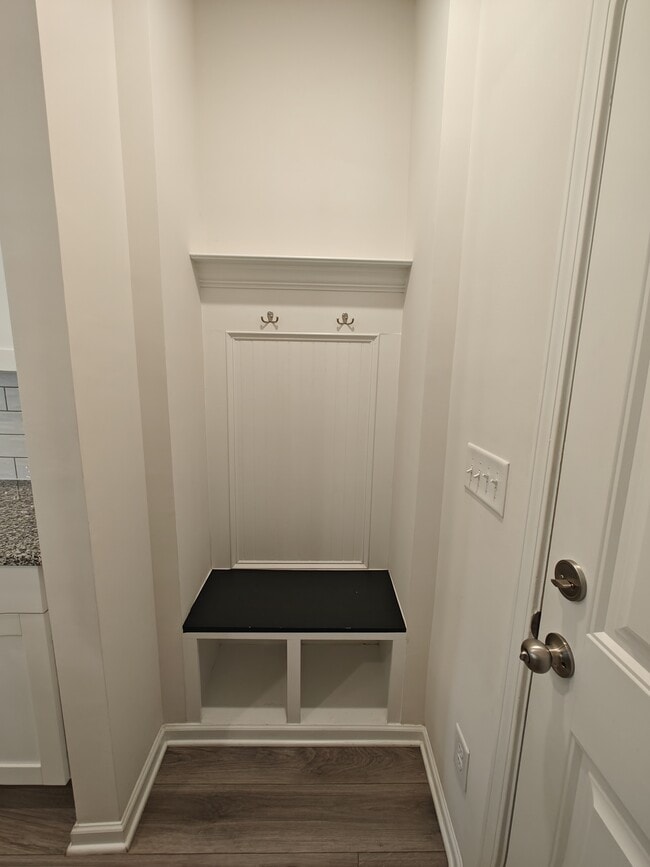 Building Photo - 756 Creekway Dr