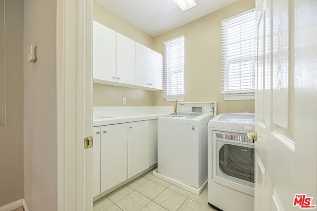 Building Photo - 23810 Bayview Ct