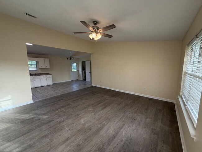 Building Photo - House for Rent