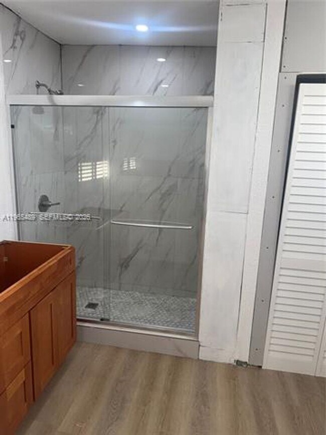 Building Photo - 344 SW 80th Ave