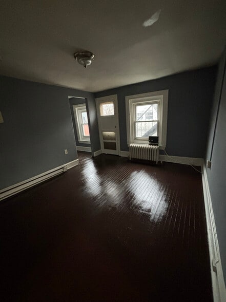 Building Photo - 811 W Main St