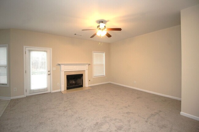 Building Photo - Walking distance to Downtown Sugar Hill!