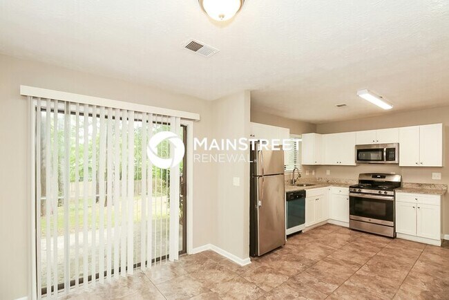 Building Photo - 3 Bedroom Pet-Friendly Home in Riverdale, GA with Main Street Renewal