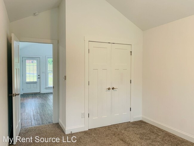Building Photo - 2 br, 2 bath House - 105 Oak St