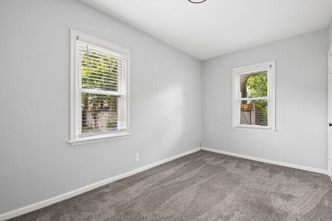 Building Photo - 3010 Woodbine Pl