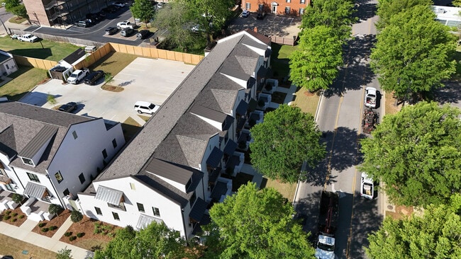 Building Photo - 2211 Paul W Bryant Dr