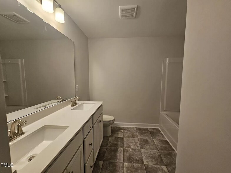 Building Photo - 67 Village Edge Dr