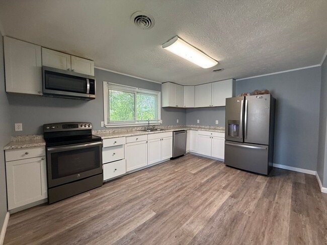 Building Photo - 3 Bedroom 1 Bathroom Home in Greene County...