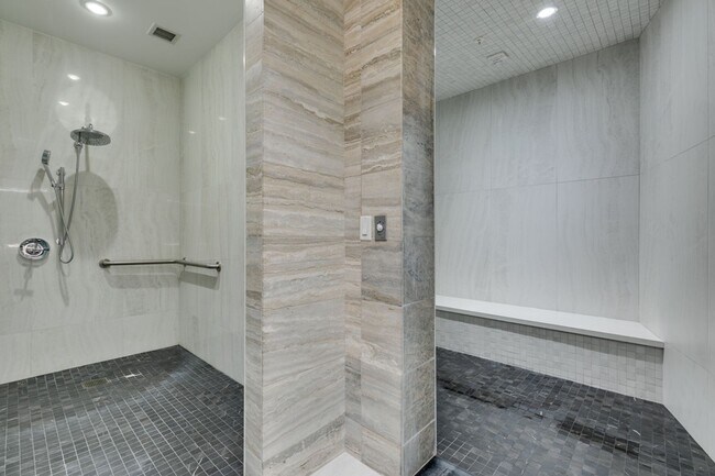 Building Photo - 4471 Dean Martin Dr