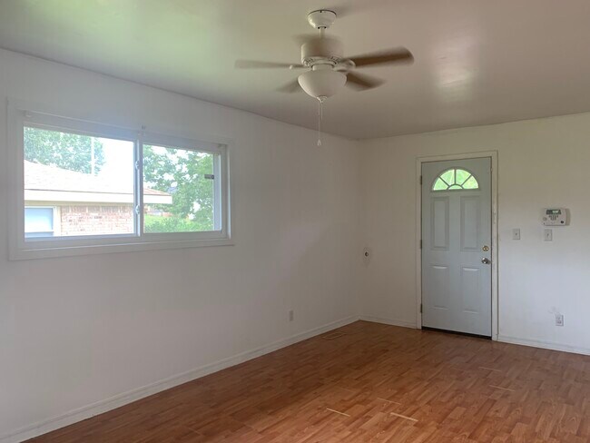 Bonus Room - 908 Beale St