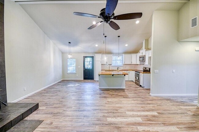 Building Photo - 211 Bumgarner Ave