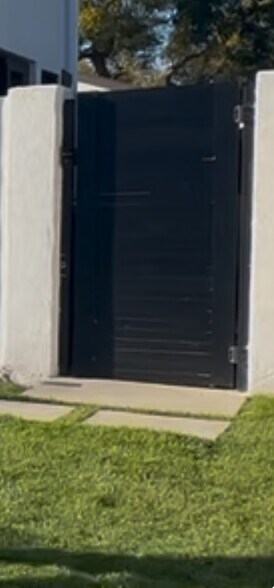 Building Photo - 13647 Darvalle St