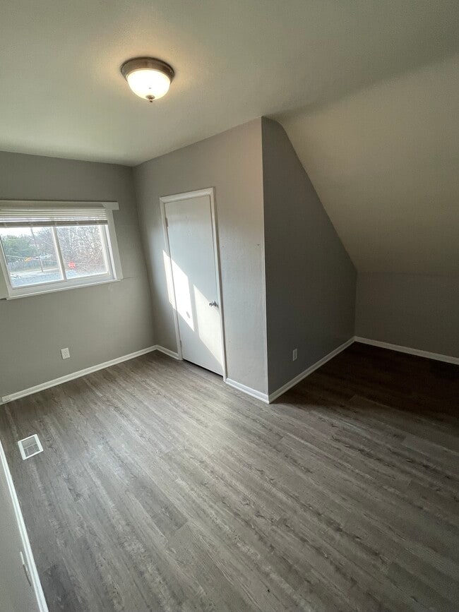 Building Photo - 1944 Shelby St