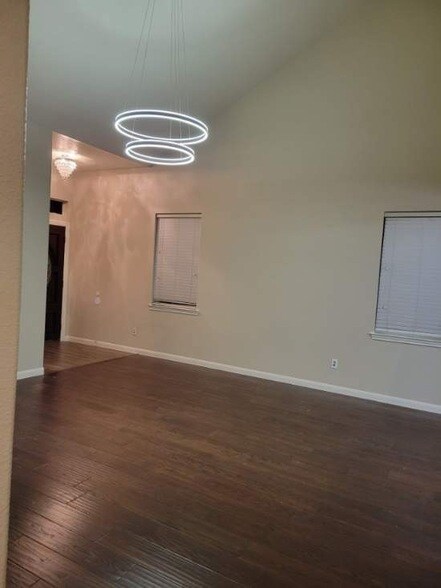 Building Photo - 23603 Maple Vista Ln