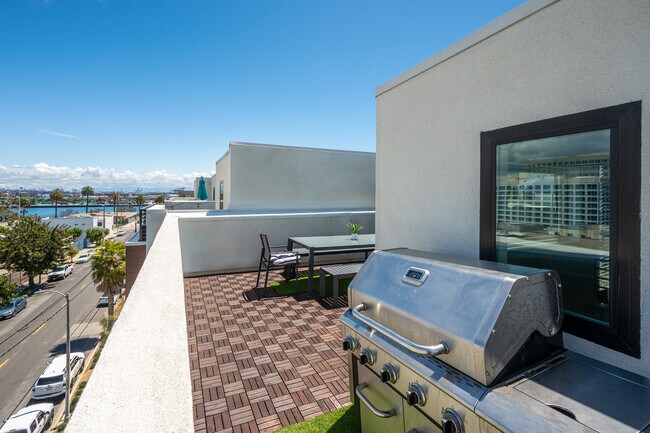 Building Photo - 281 W 8th St