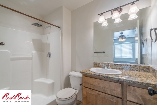 Building Photo - 3 Bedroom Townhome In Southgate Community