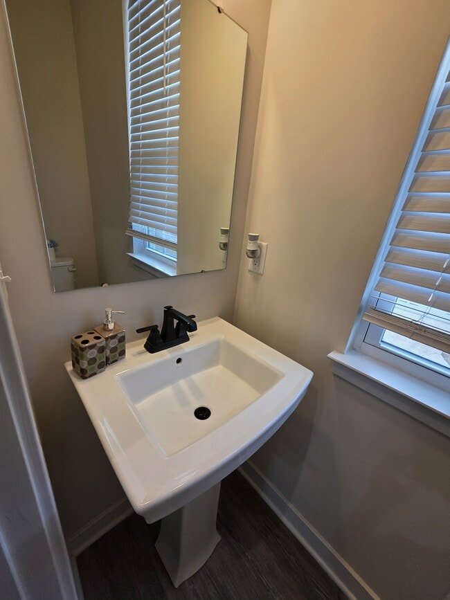 Building Photo - 9773 Oaklawn Blvd NW