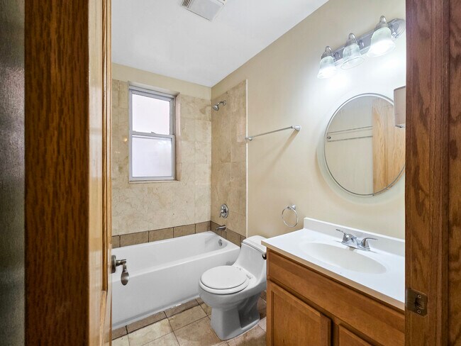 Building Photo - 4904 N Drake Ave