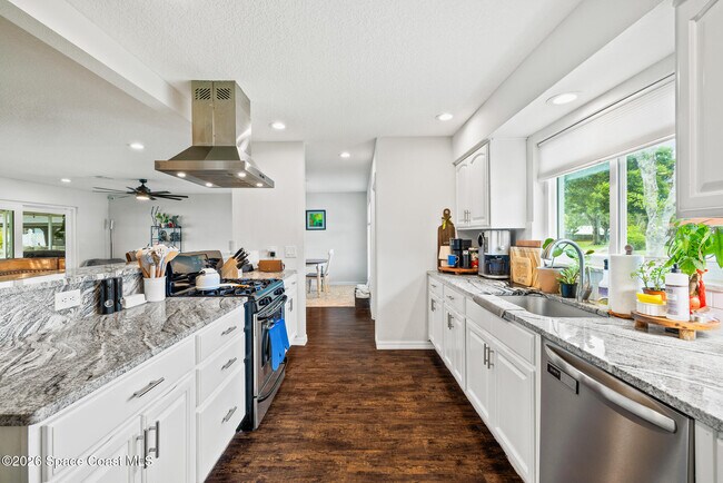 Building Photo - 2502 Plantation Dr