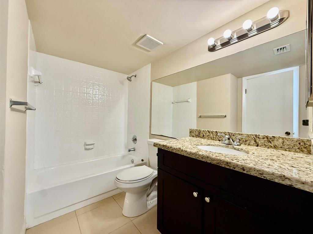 Building Photo - 9901 Westview Dr
