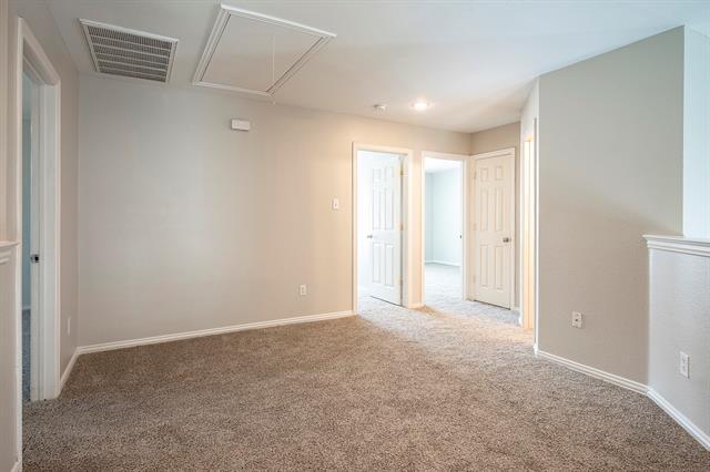 Building Photo - 9902 Maple Dr