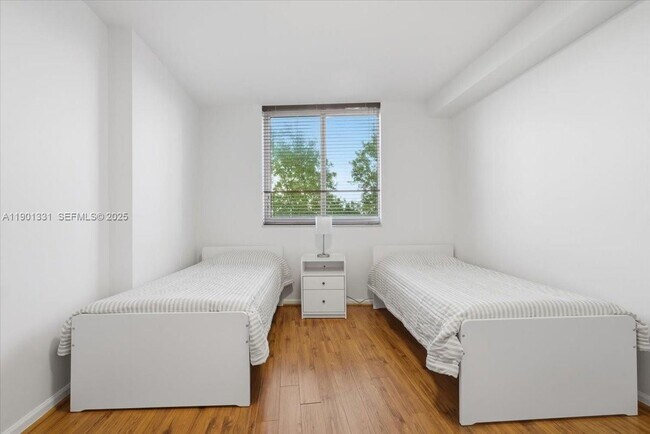 Building Photo - 18800 NE 29th Ave