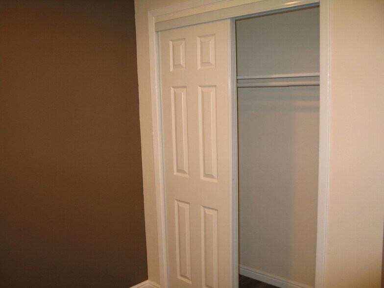 Building Photo - 5700 S 900 E