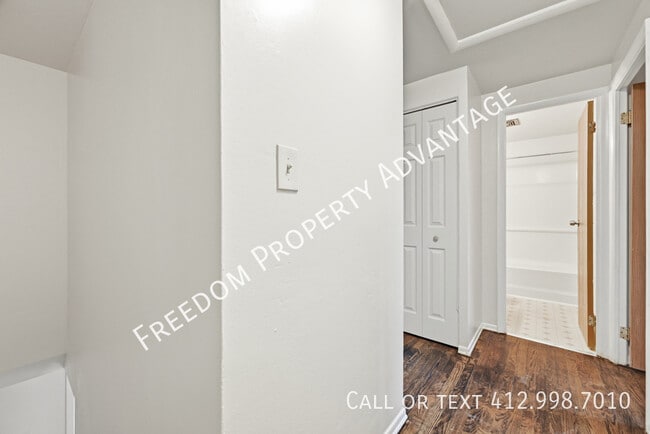 Building Photo - 2540 Park Hill Dr