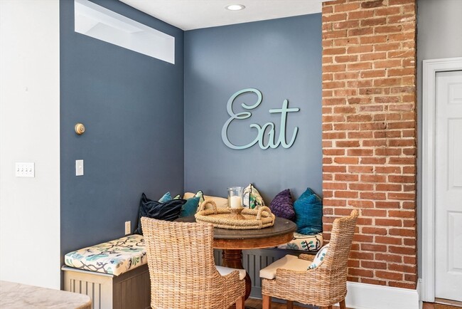 Building Photo - 15 Sheldon Rd