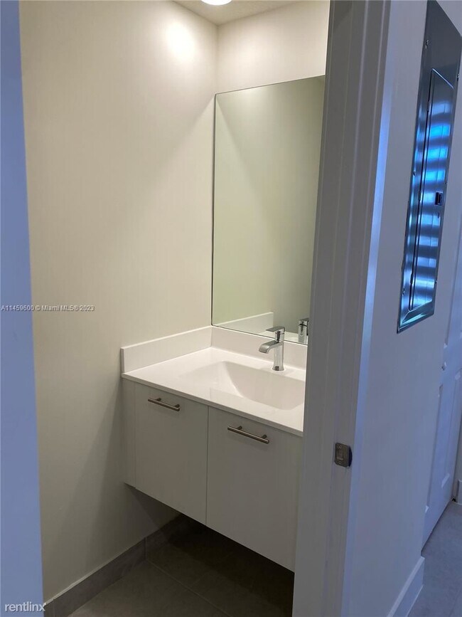 Building Photo - 3 br, 2.5 bath House - 10300 NW 66th St Ap...