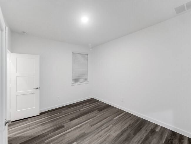 Building Photo - 387 Westlake Terrace Dr