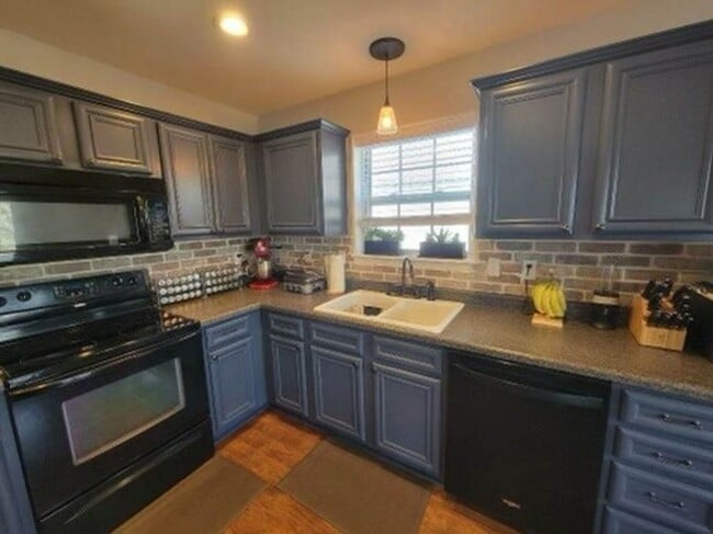 Building Photo - 230 Settlers Pass