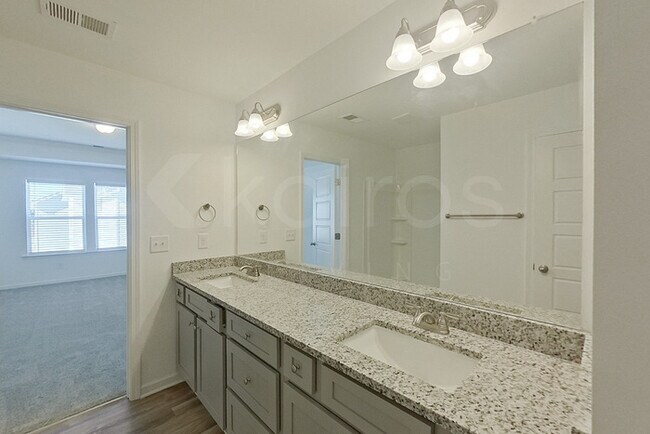 Building Photo - 101 Silver Maple Ln