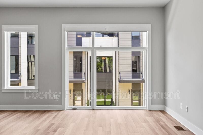 Building Photo - 769 Burnside Pl