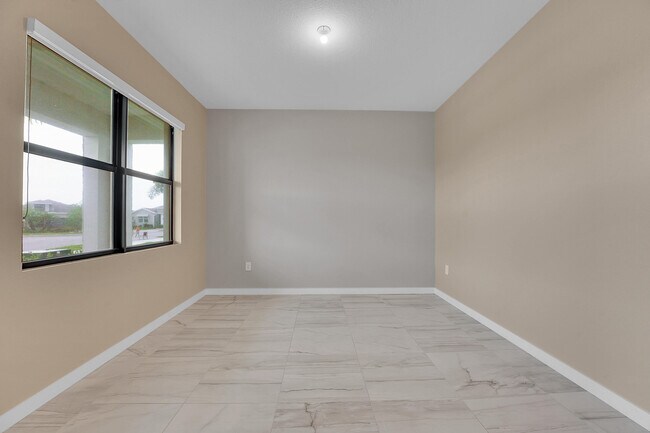 Building Photo - 2006 NE Ocean Dunes Dr