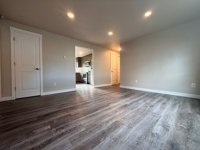 Building Photo - VASU**908