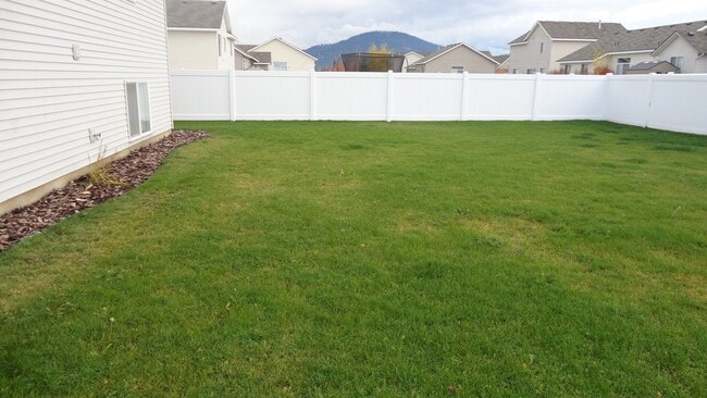 Building Photo - Beautiful 4 Bed-3 Bath House in CDA!