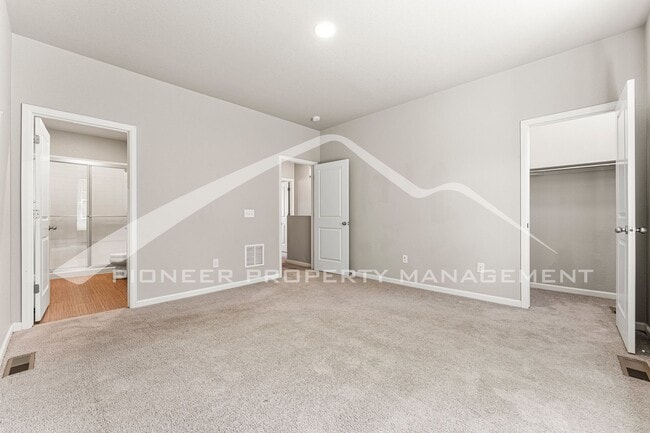 Building Photo - 1152 Oak St